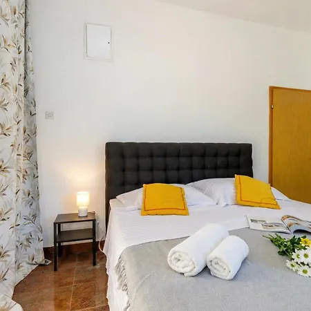 Exclusive Pool Escape Near Sea - Happy Apartmán Krk Town