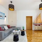 Apartman Exclusive Pool Escape Near Sea - Happy *