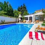Exclusive Pool Escape Near Sea - Happy