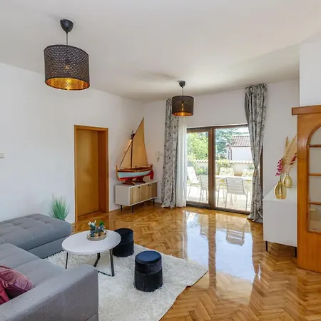 Exclusive Pool Escape Near Sea - Happy Apartman *
