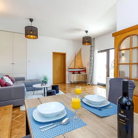 Exclusive Pool Escape Near Sea - Happy * Krk Town