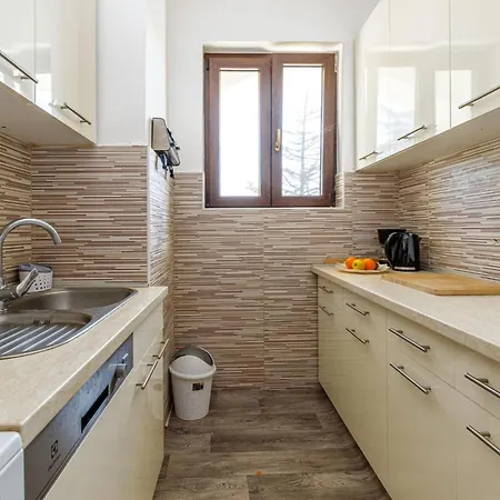 Apartman Exclusive Pool Escape Near Sea - Happy