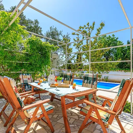 Exclusive Pool Escape Near Sea - Happy Apartman *