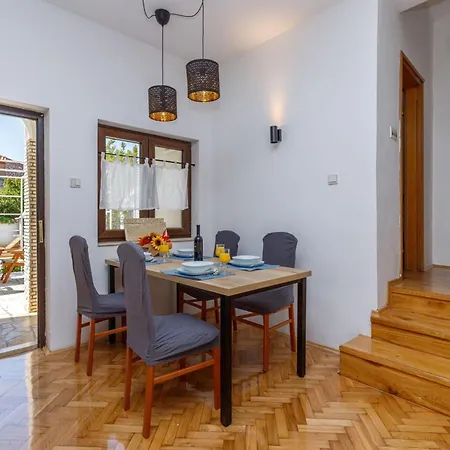 Exclusive Pool Escape Near Sea - Happy Apartman Krk Town