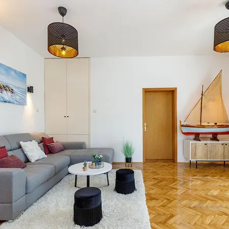 Apartman Exclusive Pool Escape Near Sea - Happy *