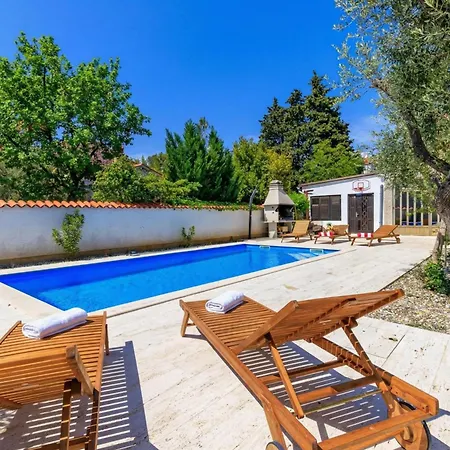Exclusive Pool Escape Near Sea - Happy Apartman Krk Town