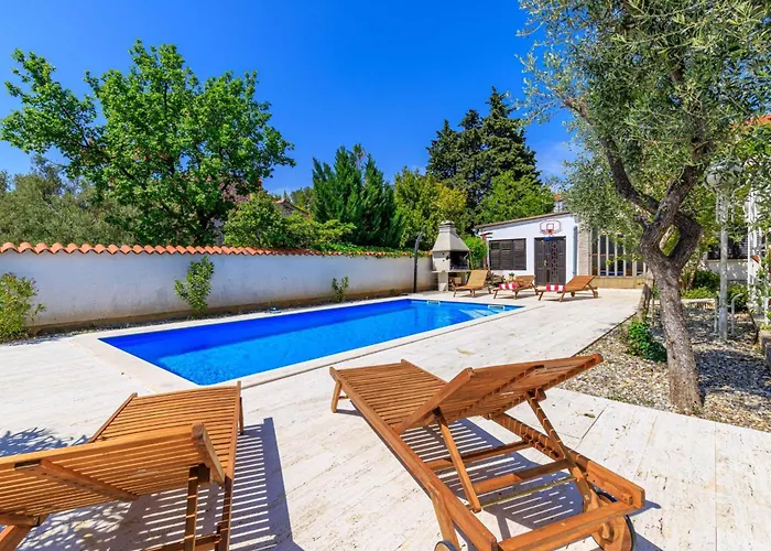 Daire Exclusive Pool Escape Near Sea - Happy
