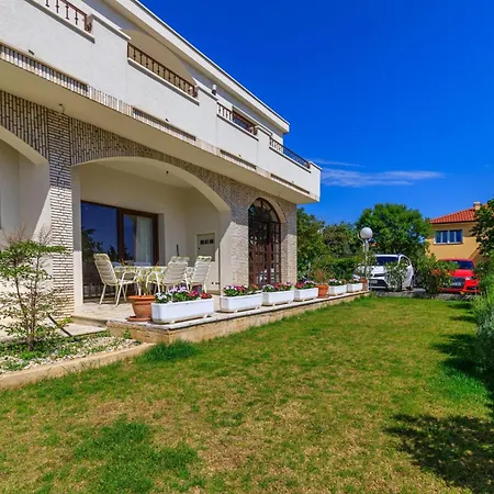 Apartamento Exclusive Pool Escape Near Sea - Happy *